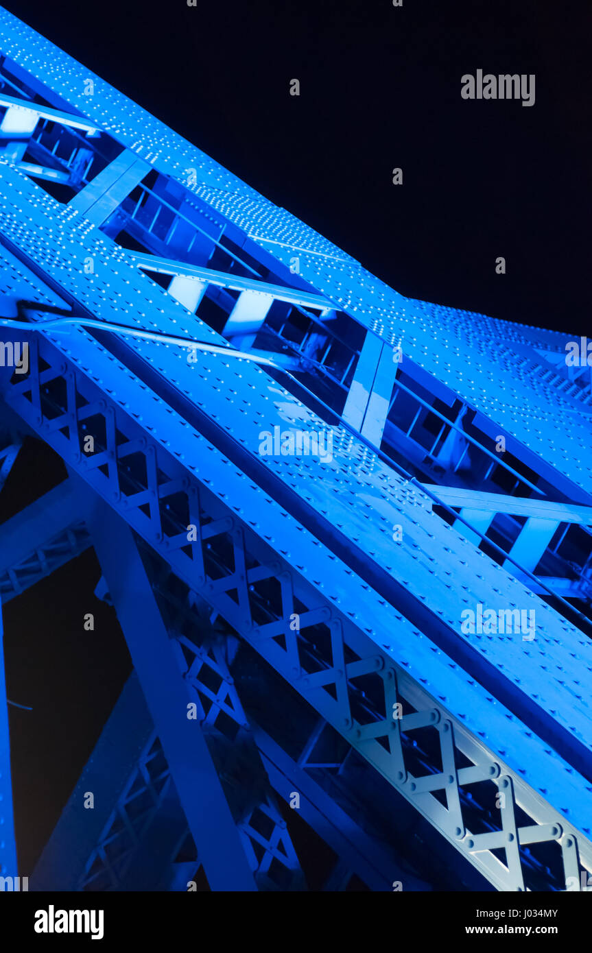 Nahaufnahme der Main Street Bridge oder John T. Alsop Jr. Bridge bei Nacht, Jacksonville, Florida Stockfoto