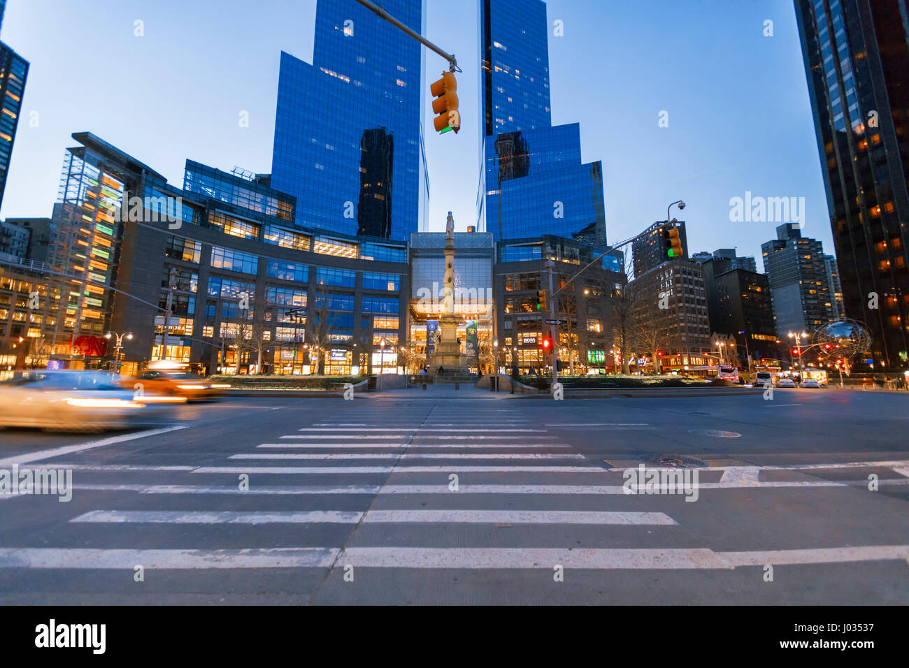 New York City, USA-April 2, 2017: Time Warner Center von Columbus Circle gesehen, es war der höchste aufgeführten Marktwert in New York City, $1,1 Billio Stockfoto