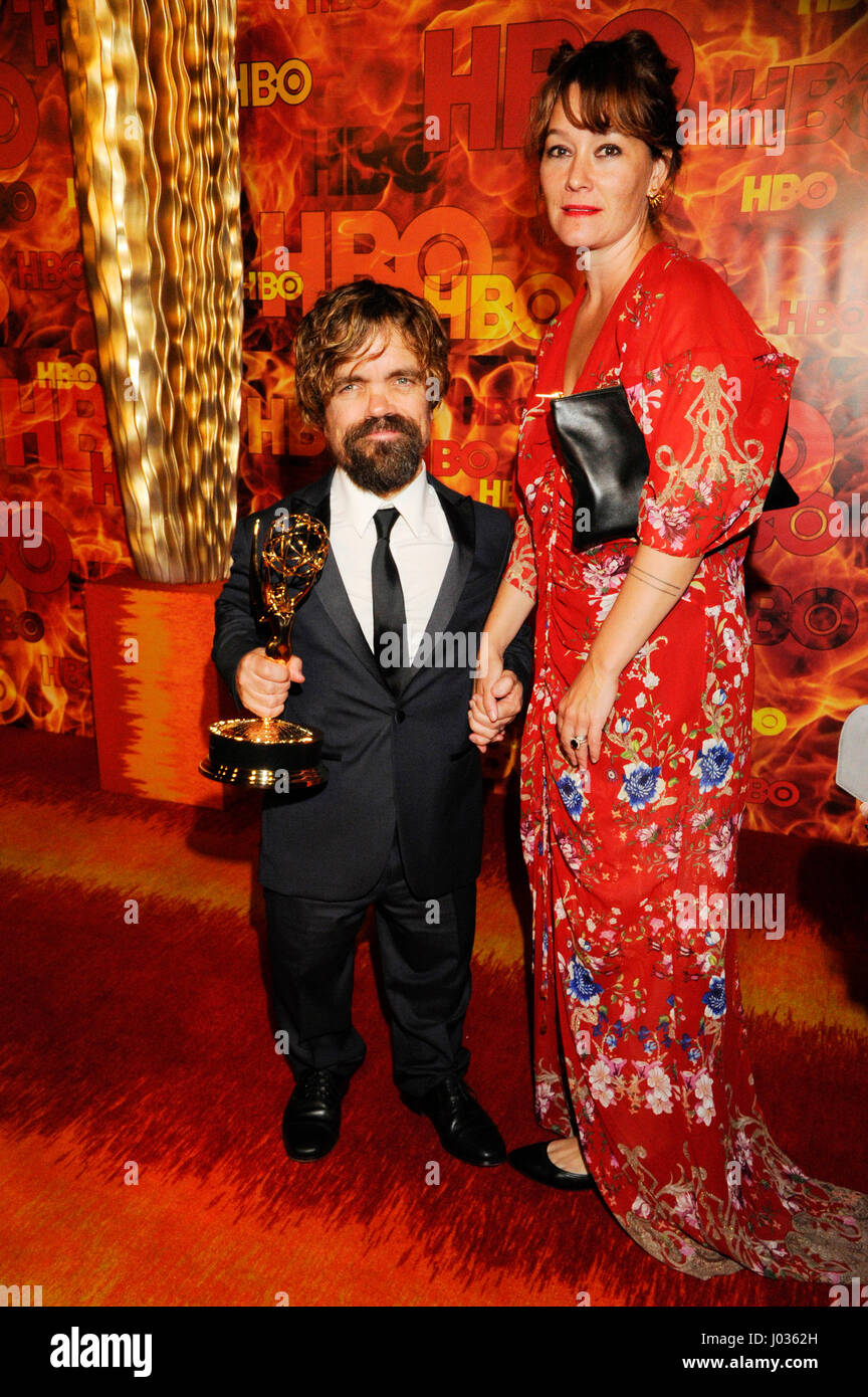 Peter Dinklage und Frau Erica besucht HBO 2015 Emmy After Party im Pacific Design Center am 20. September 2015 in Los Angeles, Kalifornien. Stockfoto