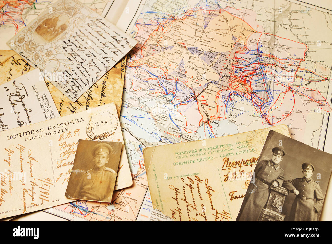 Postkarten und die Karten von Schlachten von WW1 und Bürgerkrieg in Russland 1918-1919, veröffentlicht in der UdSSR, 1947 Stockfoto