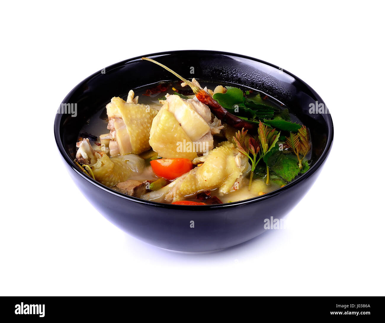 würziges Huhn saure Suppe isoliert auf weißem Hintergrund. Stockfoto