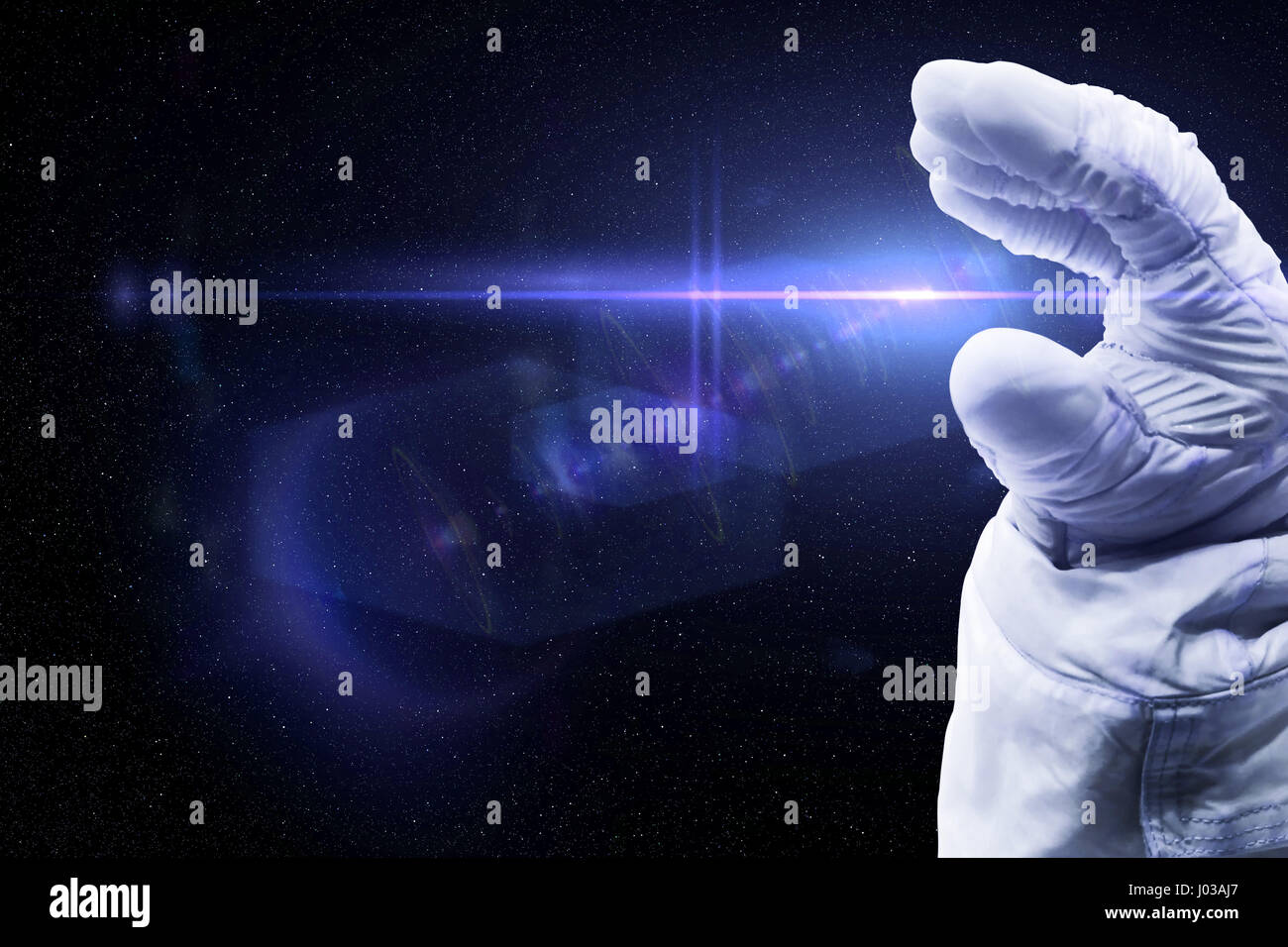 Astronaut Arm und einen leuchtend blauen Stern im tief Sternenhimmel Raum (Elemente des Bildes sind von der NASA eingerichtet) Stockfoto