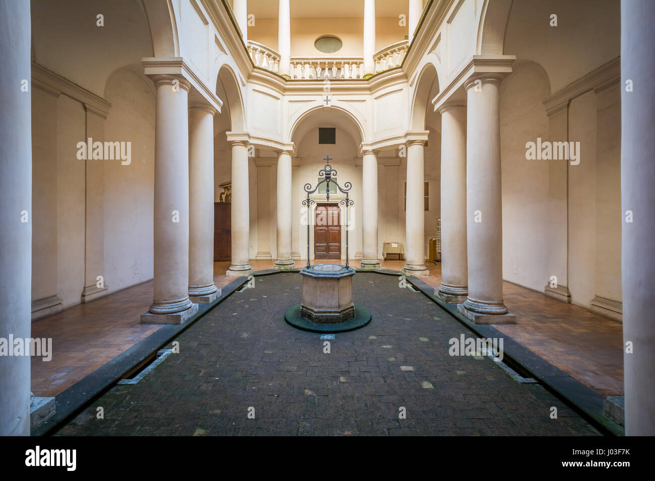 Kreuzgang im San Carlo Alle Quattro Fontane Kirche (Saint Charles in der Nähe von den vier Brunnen), Borromini Arbeit, Rom Stockfoto