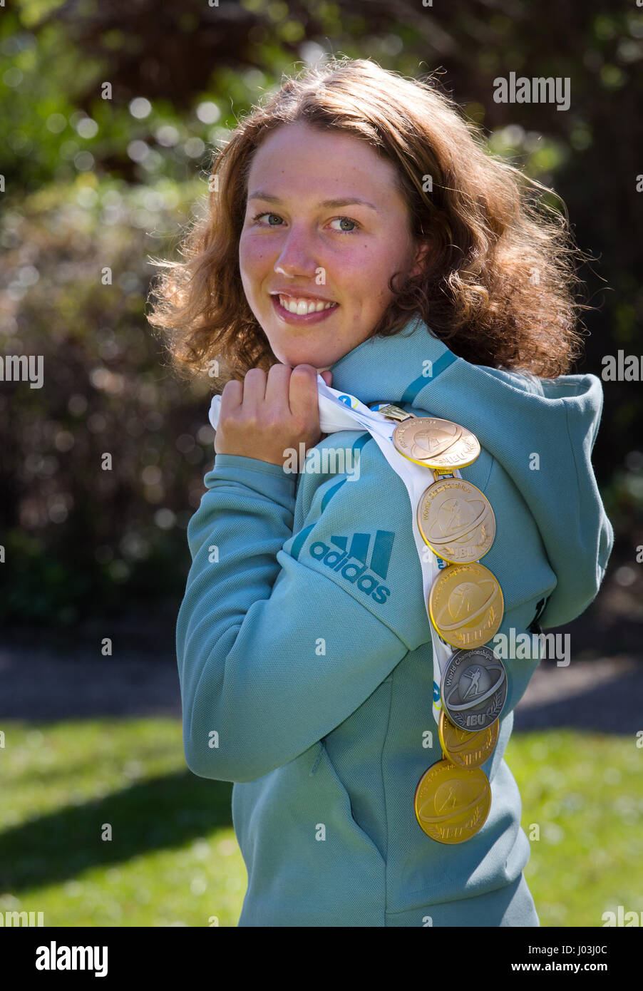 Laura Dahlmeier, deutsche Biathletin, mit fünf WM-gold-Medaillen und eine Silbermedaille, World Cup der Saison 2016/17 Stockfoto