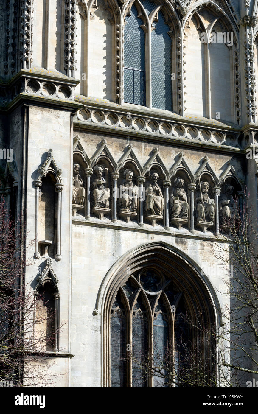 Figuren an der Westfassade der Kirche St. Mary Redcliffe, Bristol, UK Stockfoto