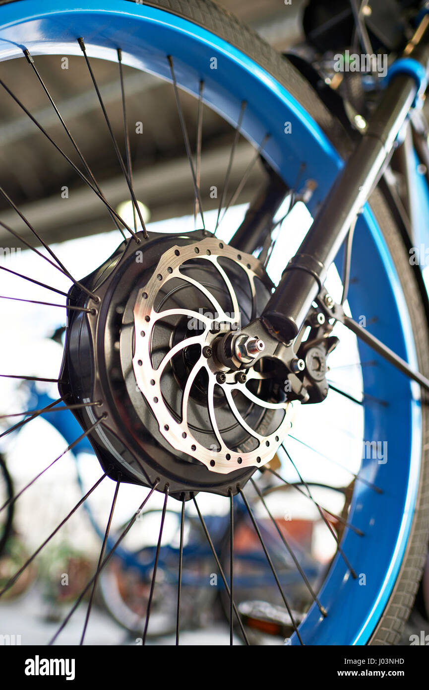 Vorderrad-e-Bike mit Motor und Bremse Disk closeup Stockfoto