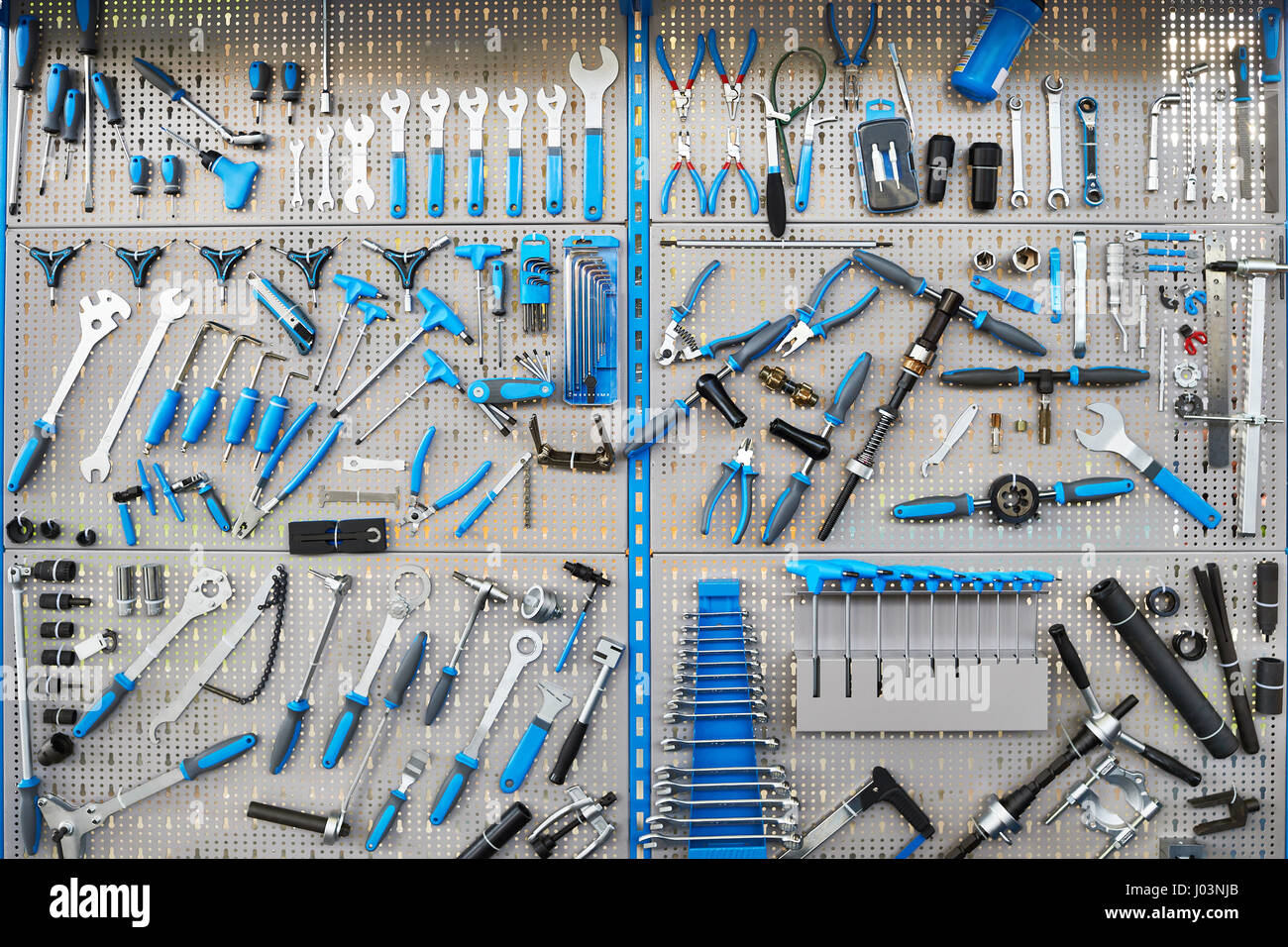 Großen Stand mit Set-Tools auf Fahrradwerkstatt Stockfotografie - Alamy