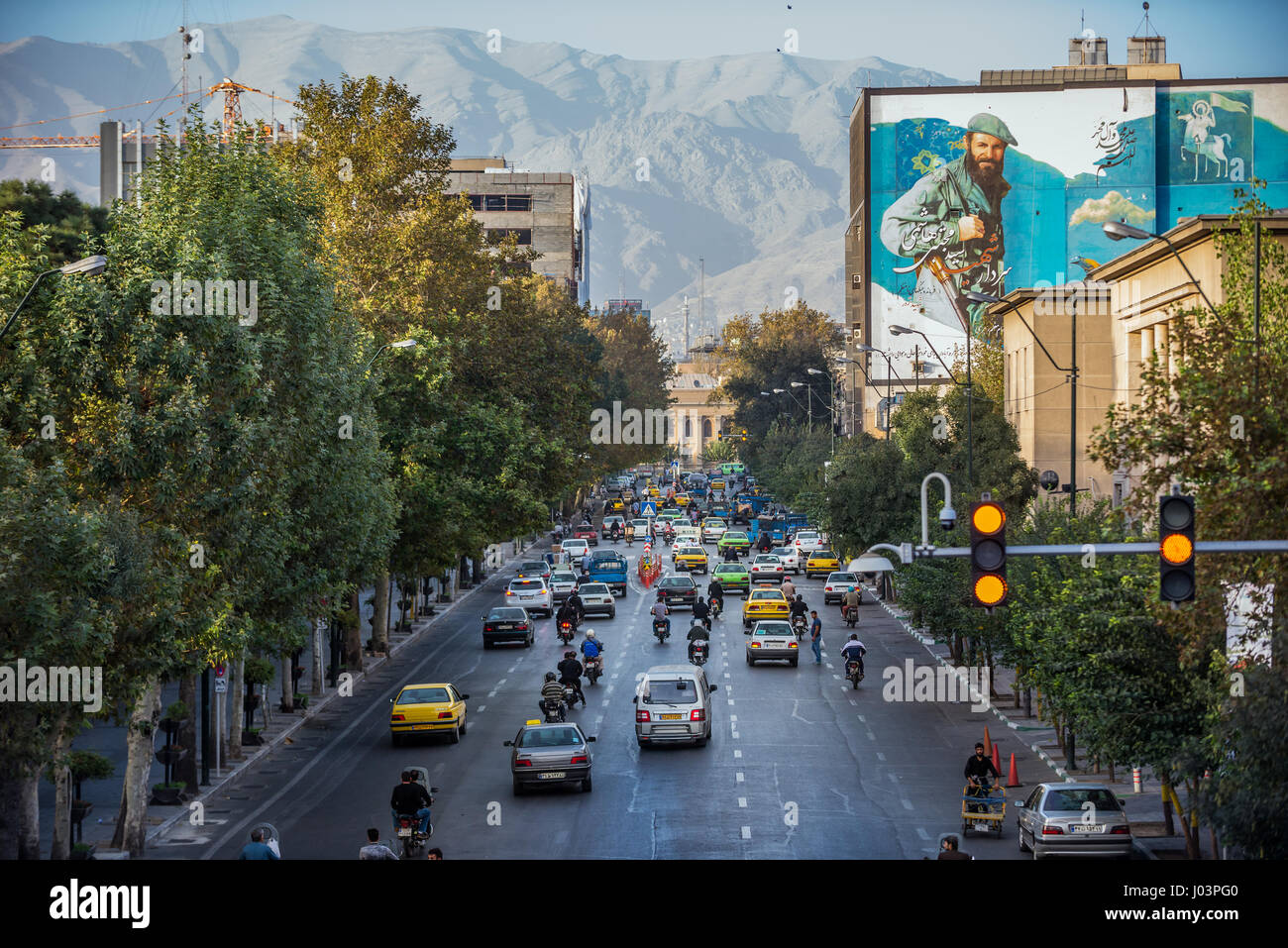 Fototapete mit Seyed Mojtaba Hashemi an einem Gebäude auf Khayyam