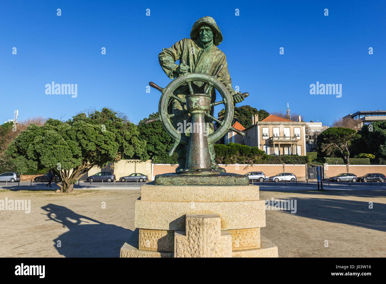 Steuermann Statue zwischen Steuermann Strand und Montevideo Avenue in Nevogilde Gemeinde Porto Zivilstadt, zweite größte Stadt in Portugal Stockfoto