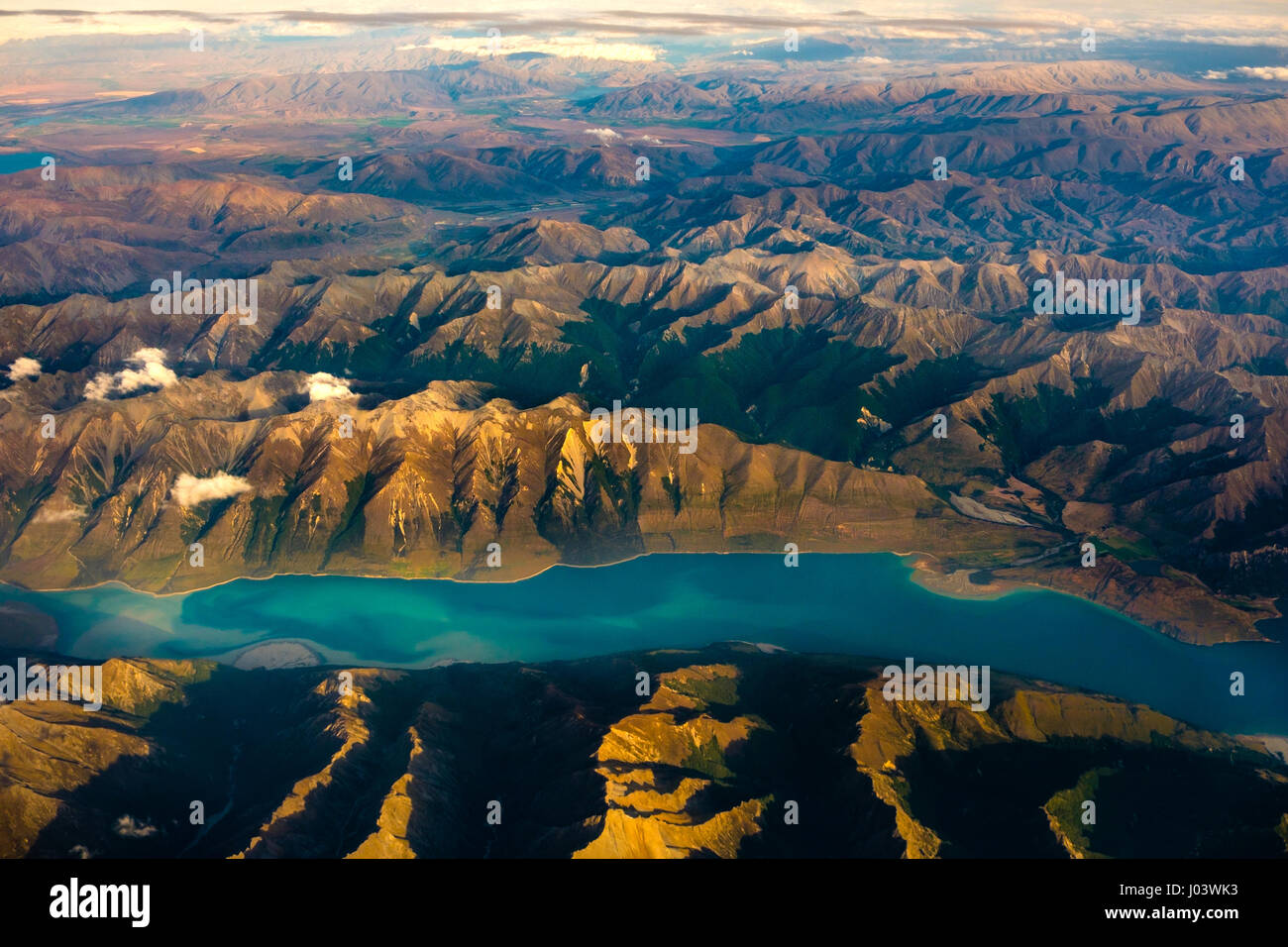 Aerial Landschaftsblick auf Gebirge und See, Südinsel von Neuseeland Stockfoto