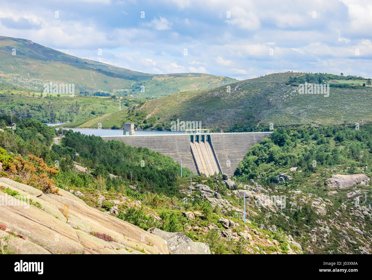 Malerische Aussicht des Xallas River Dam in Ezaro, Galizien, Spanien Stockfoto