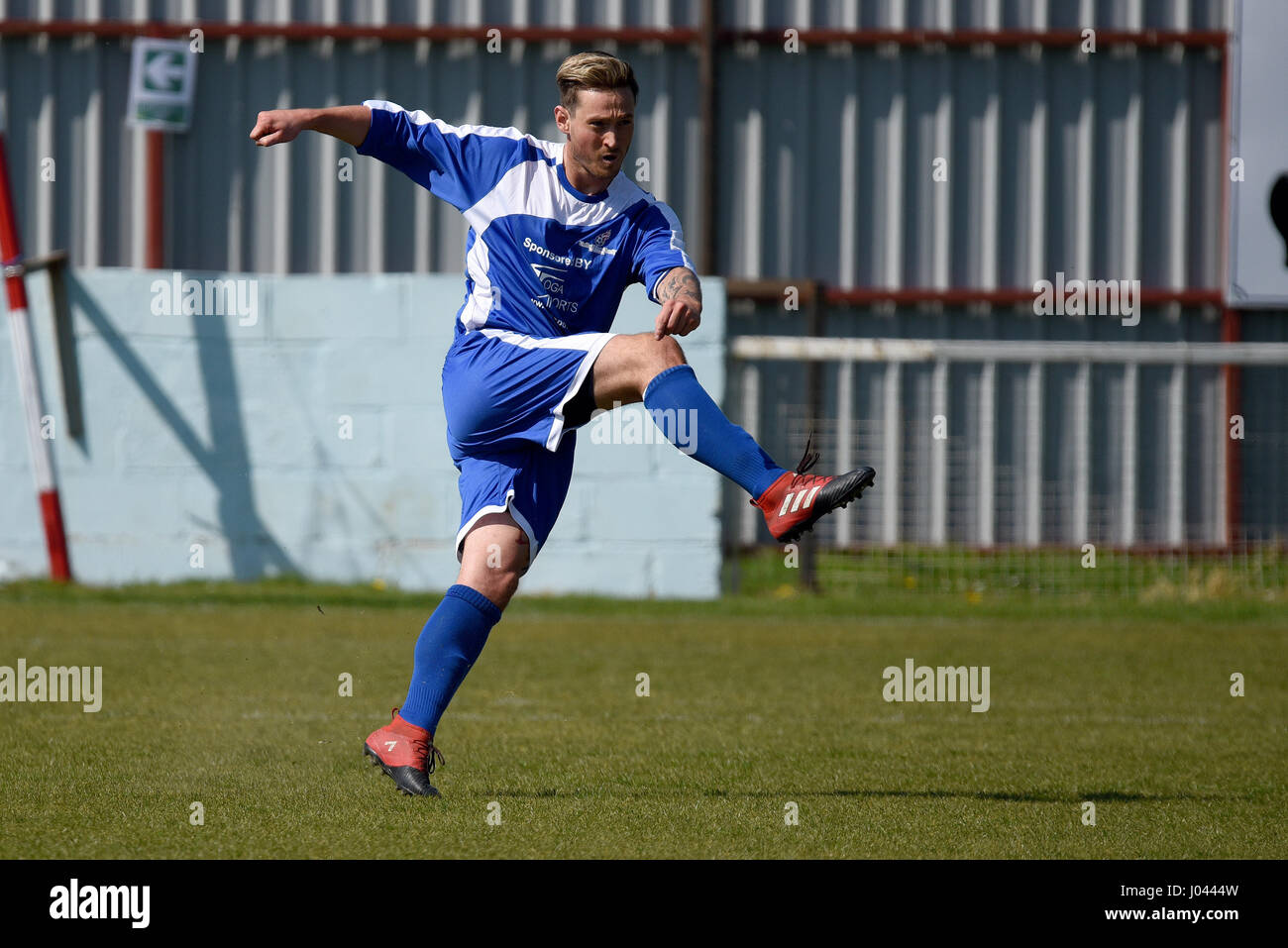 Danny Wisker Bowers und Pitsea Fußball für ein Promi-Fußball-Nationalmannschaft bei einem Charity-Spiel beim Boden Essex Geldbeschaffung für St. Lukes Hospice Stockfoto