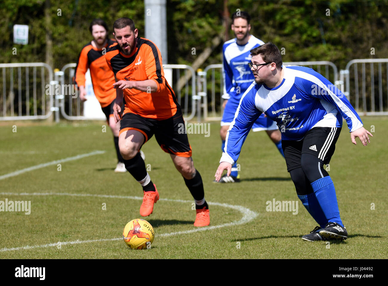 Che Chestermanplaying für ein Promi-Fußball-Nationalmannschaft bei einem Charity-Spiel bei Bowers & Pitsea Fußballplatz, Essex Geldbeschaffung für St. Lukes Hospice Stockfoto