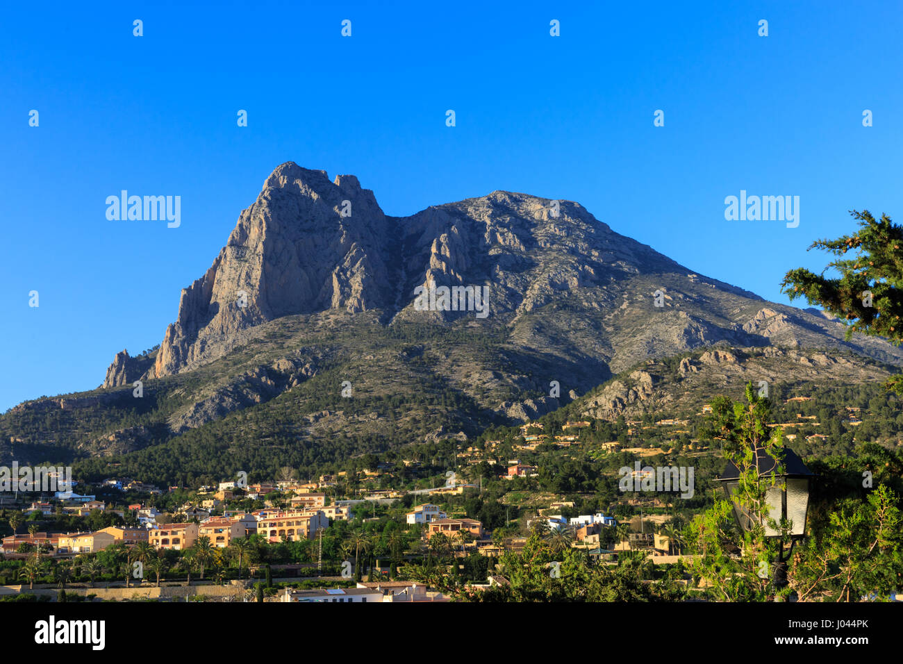 Puig Campana Berg- und Finestrat Stadt, Marina Baixa, Region Alicante, Spanien Stockfoto