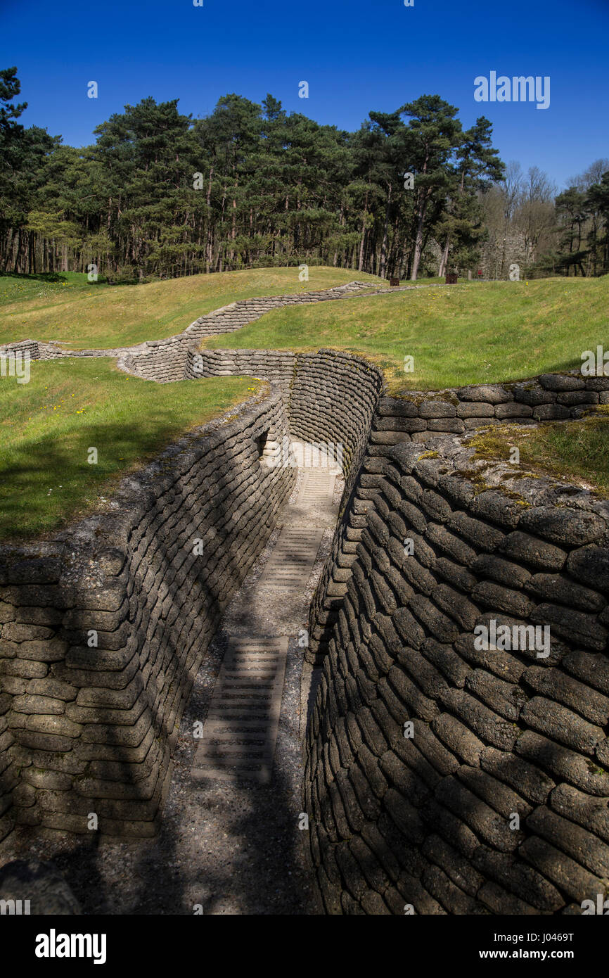 Weltkrieg Eine Ww1 Graben Als Mahnmal An Die Kanadische Soldaten Whe Links Starb In Der Schlacht Von Vimy Ridge In Der Nahe Von Arras In Nordfrankreich Stockfotografie Alamy