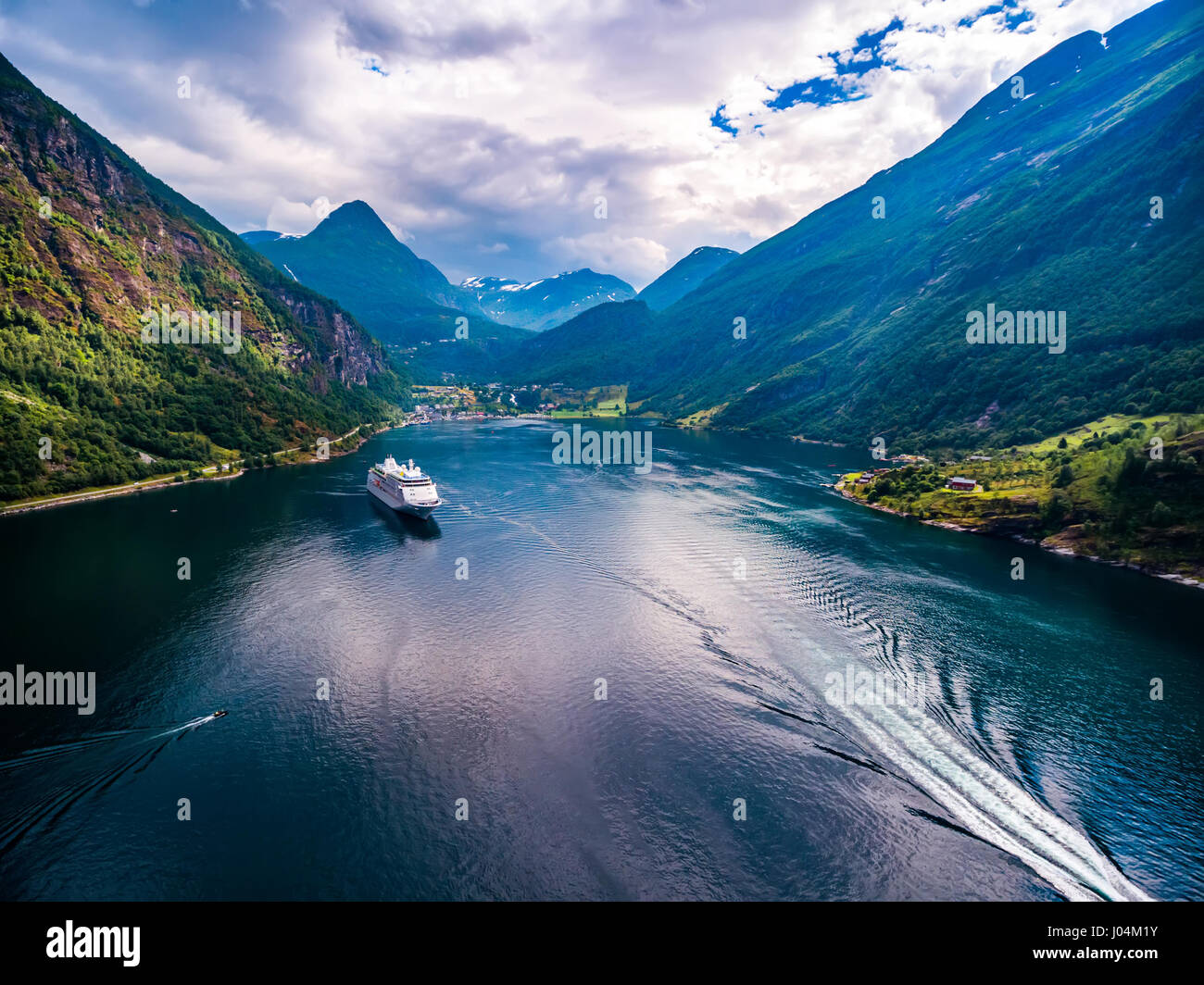 Geiranger Fjord, wunderschöne Natur Norwegens. Es ist ein 15 Kilometer (9,3 Meilen) langen Zweig aus dem Sunnylvsfjord, die ein Zweig aus dem Storfjord Stockfoto