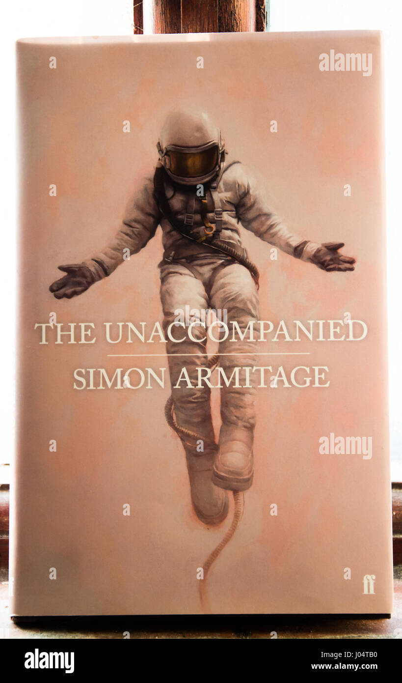 Die vordere Abdeckung des Simon Armitages neuesten Gedichtband The unbegleitete. Das Kunstwerk heißt Erlösung und es ist von Jeremy Guy Geddes. Stockfoto