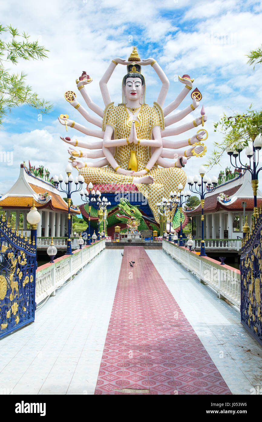 KOH SAMUI, THAILAND - 21. Oktober 2016: Wat Plai Laem, buddhistischer Tempel auf der Resort Samui Insel tagsüber Blick Stockfoto
