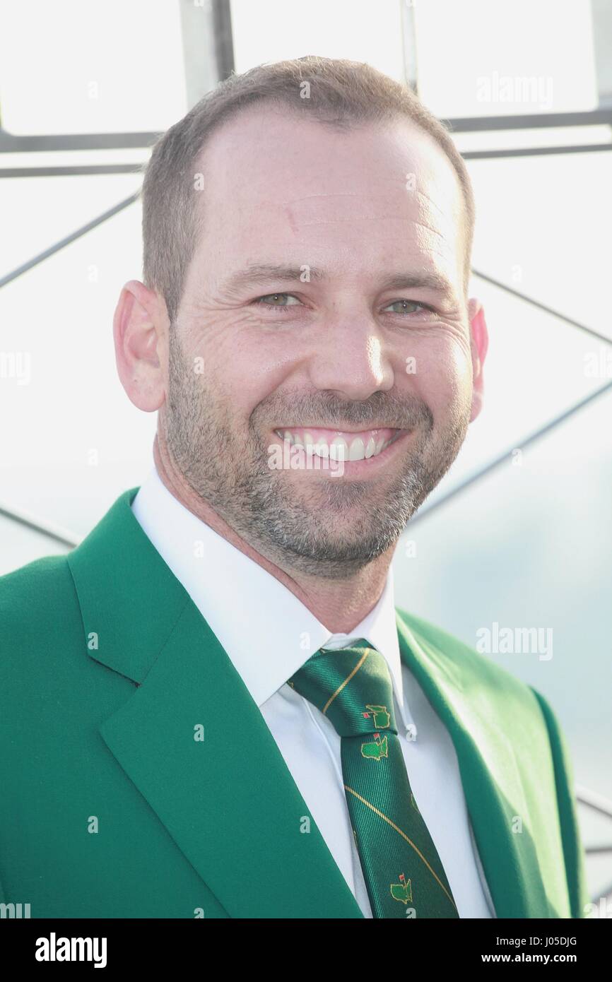 New York, NY, USA. 10. April 2017. Sergio Garcia, 2017-Masters-Champion und PGA TOUR-Profi das Empire State Building am 10. April 2017 in New York City besucht. Bildnachweis: Diego Corredor/Medien Punch/Alamy Live-Nachrichten Stockfoto