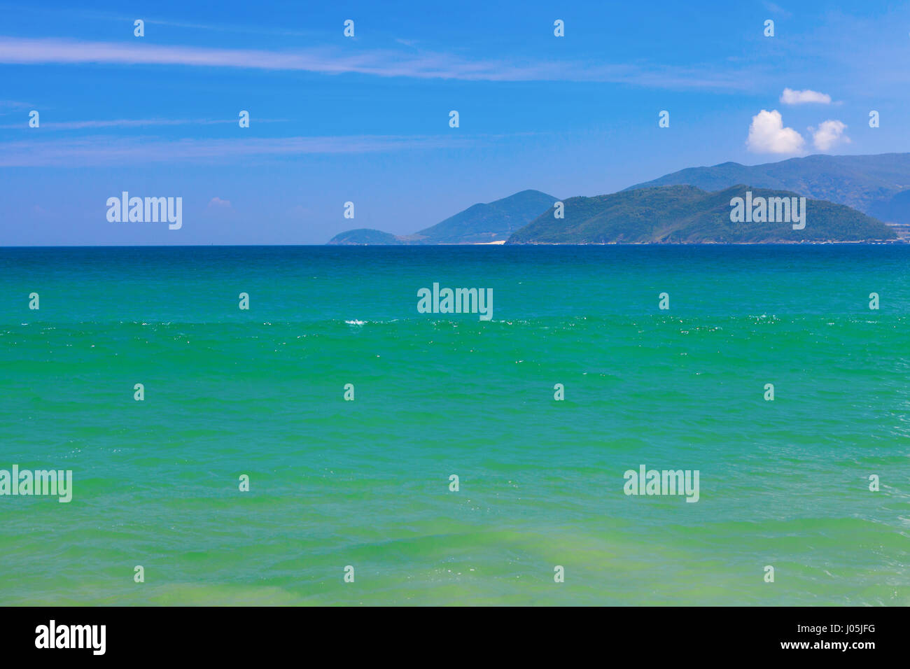 Smaragd Südchinesische Meer in Nha Trang, Khánh Hoa Provinz, Vietnam Stockfoto