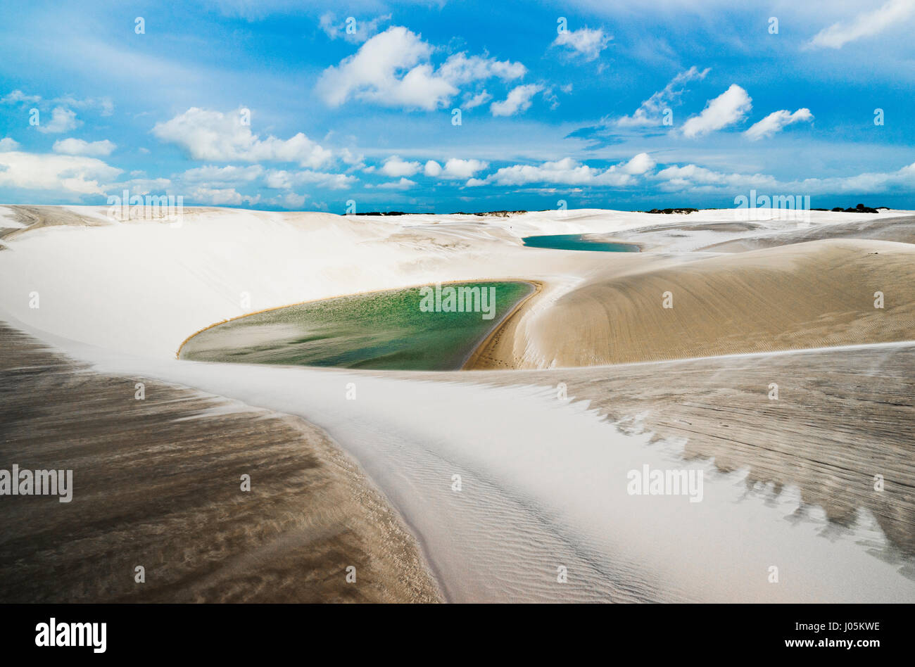 Wüstenlandschaft mit Sanddünen von Lençóis Maranhenses Nationalpark in Brasilien Stockfoto