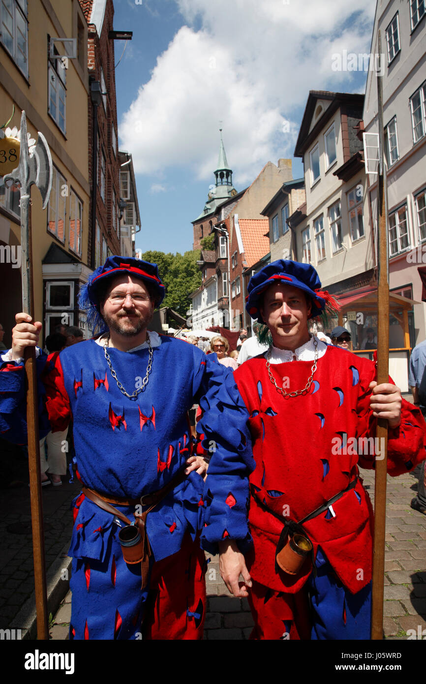 Stadt zu bewachen, Festival Alte Handwerkerstrasse in der alten Stadt Lüneburg, Lüneburg, Niedersachsen, Deutschland Stockfoto