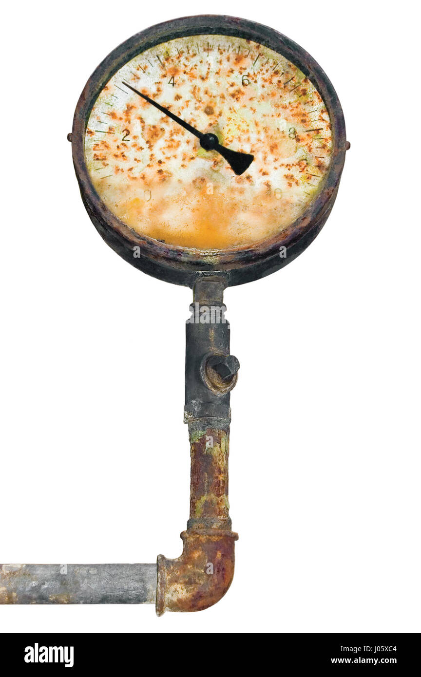 Industrielle Manometer, isolierte Manometer, zerstörten Rost Meter Rohrleitung, alte alte verwitterte Grunge rostigen Vintage Steuergerät, verrostet Sanitär Stockfoto
