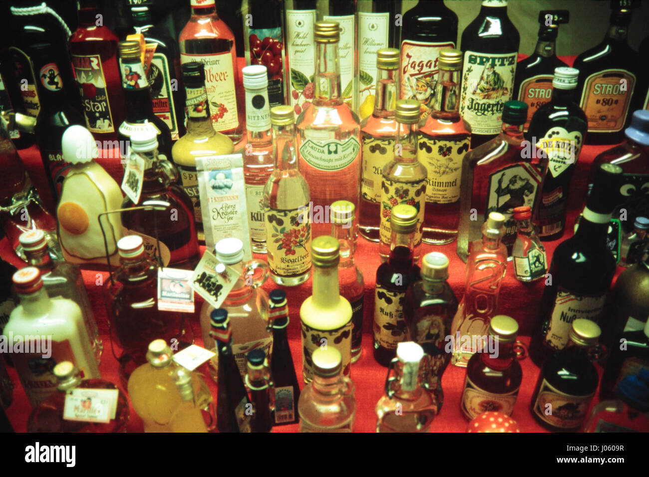 Wein Flaschen Kirchberg, Österreich Stockfoto