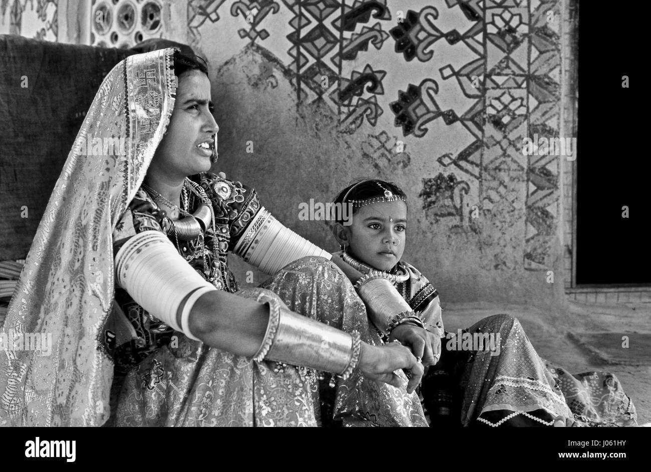 Frau mit Mädchen, Mutter und Tochter, Kutch, Gujarat, Indien, Asien Stockfoto