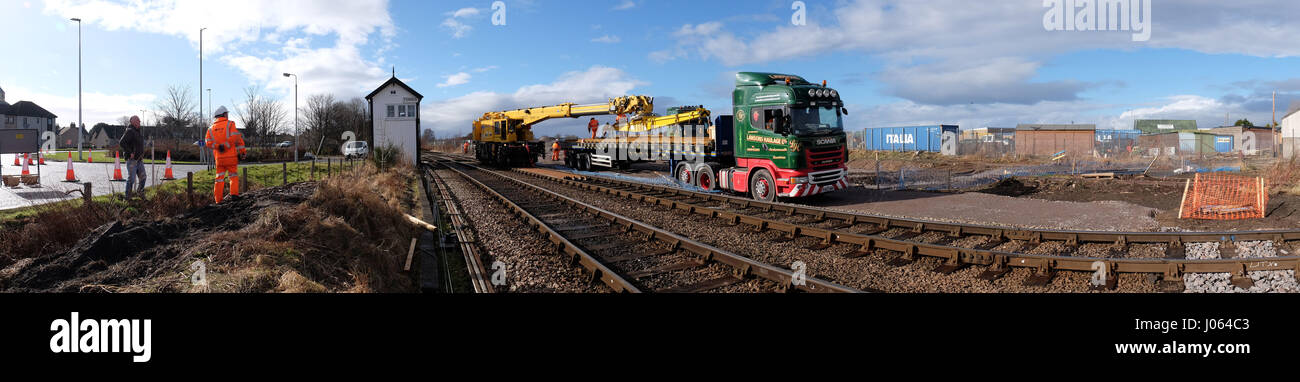 neue Gleise und weichen vom LKW entladen wird Stockfoto