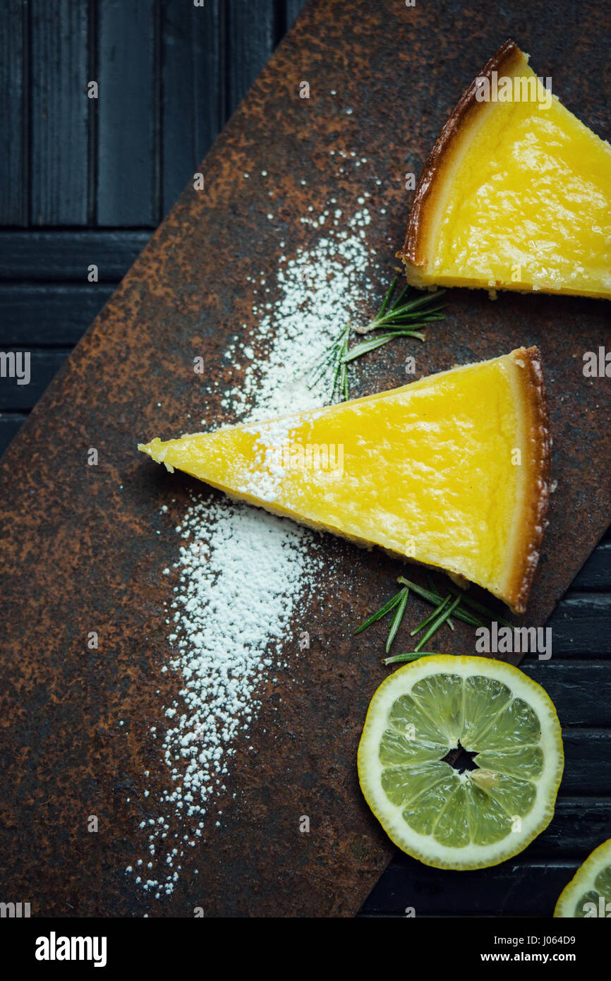 Leckere Zitrone, Lime Pie. Tart. Das Restaurant oder Café-Atmosphäre. Jahrgang Stockfoto