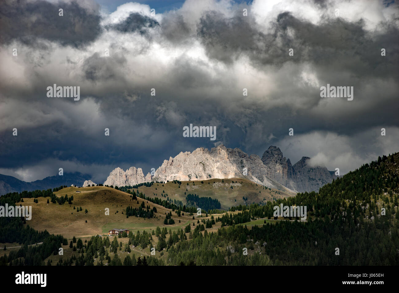 Die Landschaft ist atemberaubend in Val Gardena in Südtirol in Italien. Die Bergkette und Felslandschaft ist Teil der Dolomiten, welche ar Stockfoto