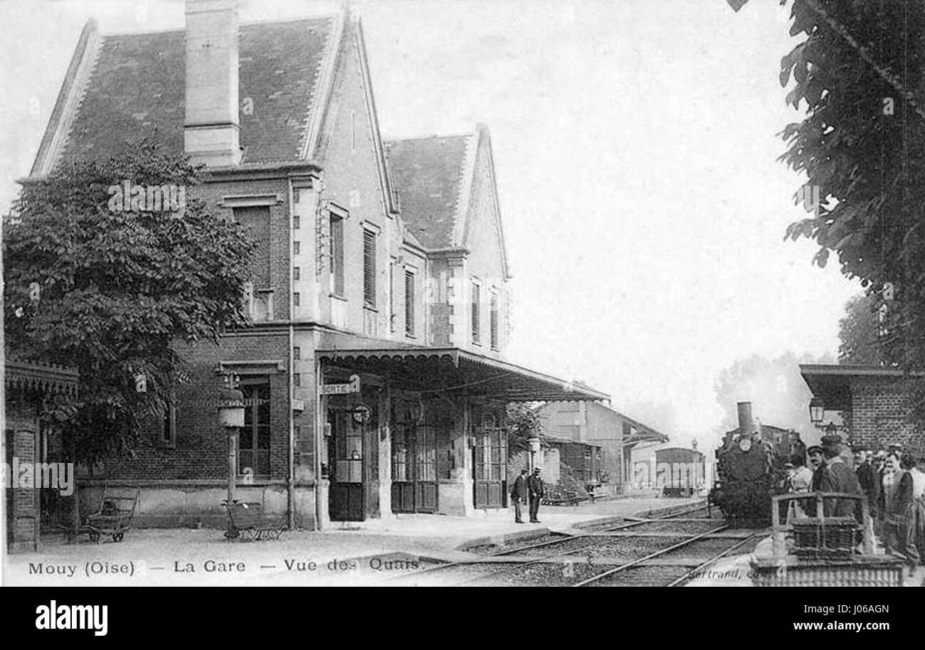 Der Gare-Mouy-quais-CPancienne ist ein alter Bahnhof in Frankreich, der traditionelle Architektur aus dem 19. Jahrhundert zeigt und das Wesen des französischen Eisenbahnsystems in seinen frühen Tagen erfasst. Stockfoto
