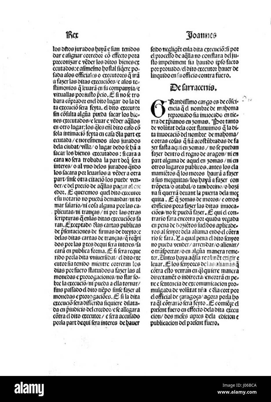 „Fueros de Aragón 1461“ ist ein historisches Rechtspapier, das ein Verbot des Baus von Minaretten innerhalb des Königreichs Aragon beschreibt. Dieses Dekret spiegelt die damalige soziale und religiöse Politik wider und gibt Einblick in das mittelalterliche spanische Rechtssystem. Stockfoto