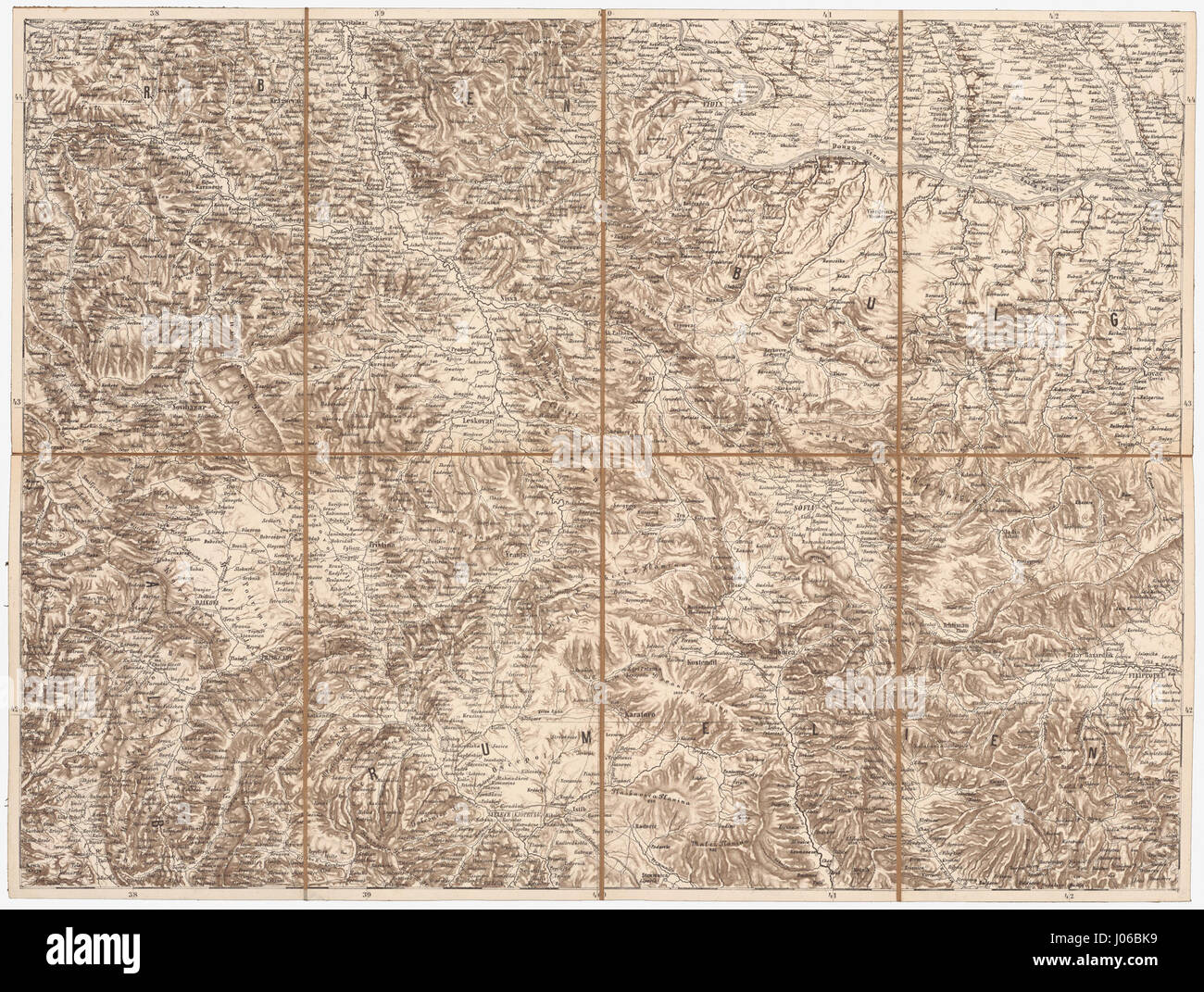 Diese Karte aus dem frühen 20. Jahrhundert zeigt Südserbien, Westbulgarien und den europäischen Teil der Türkei. Es handelt sich um ein bedeutendes historisches Dokument, das die geopolitischen Grenzen und Unterteilungen der Region während dieser Zeit widerspiegelt. Stockfoto