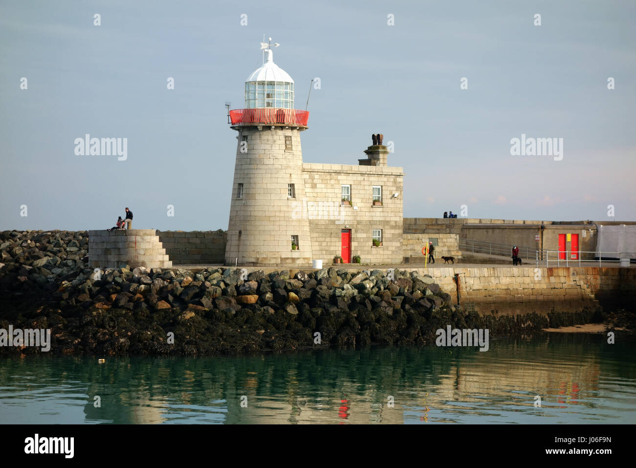 Blick auf Howth Harbour Leuchtturm, Halbinsel Howth, County Dublin, Irland Stockfoto