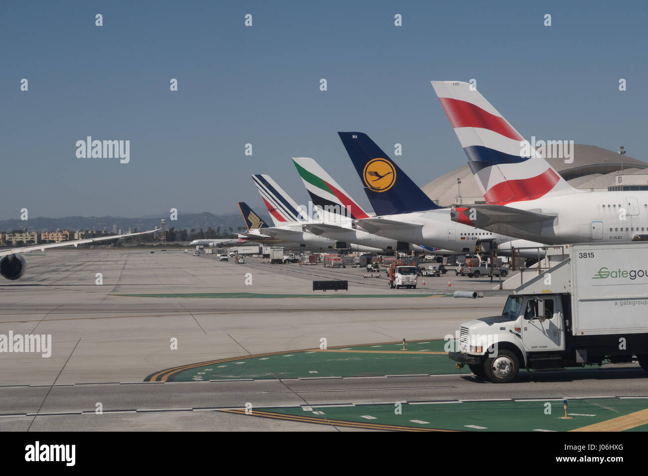 Mehrere Flugzeuge der Airline am LAX Flughafen Stockfotografie - Alamy