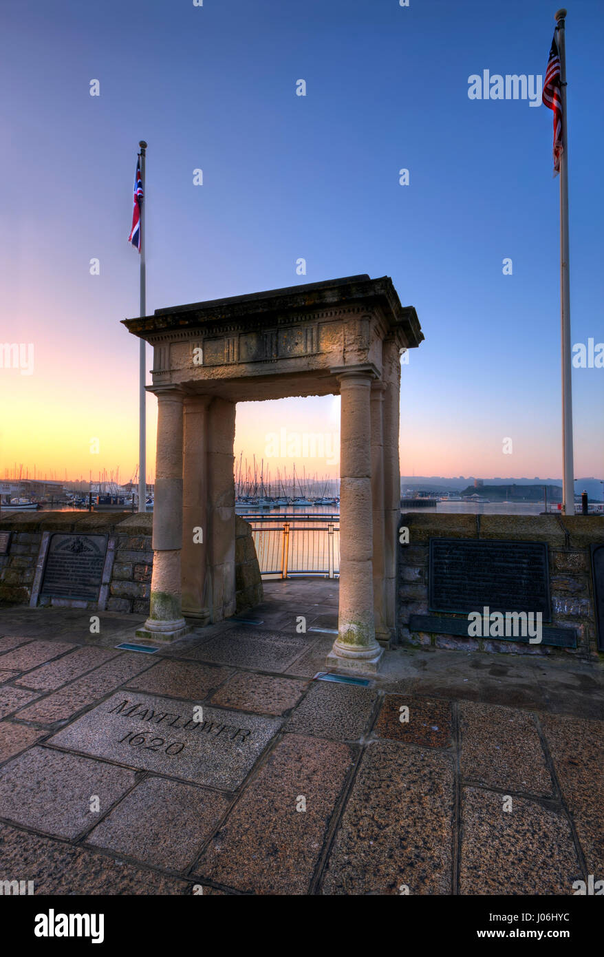 Sonnenaufgang auf der Mayflower Steps, Barbican, Plymouth UK. Stockfoto