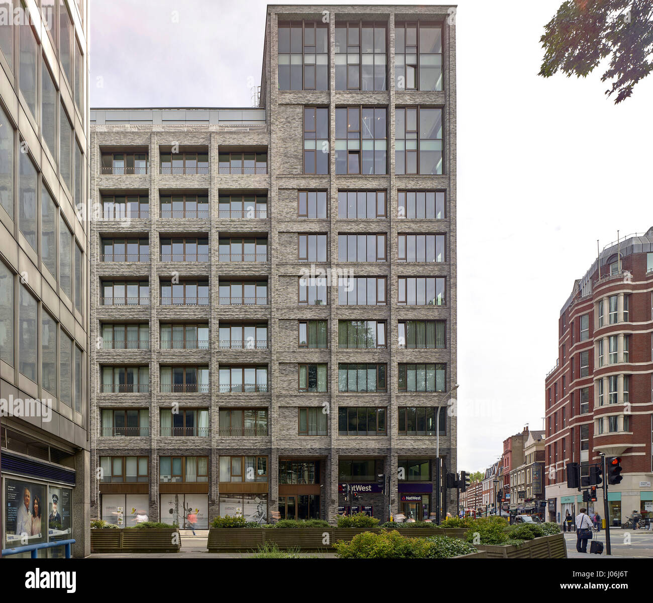 Blick auf die Straße. 55 Victoria Street, London, Vereinigtes Königreich. Architekt: Steif + Trevillion Architekten, 2016. Stockfoto