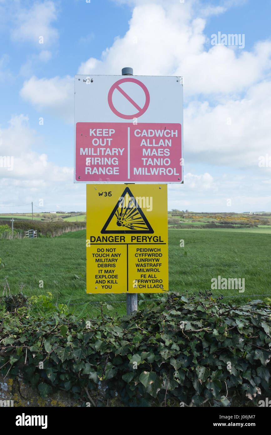 Warnzeichen auf Castlemartin militärischen Schießplatz in Pembrokeshire Stockfoto