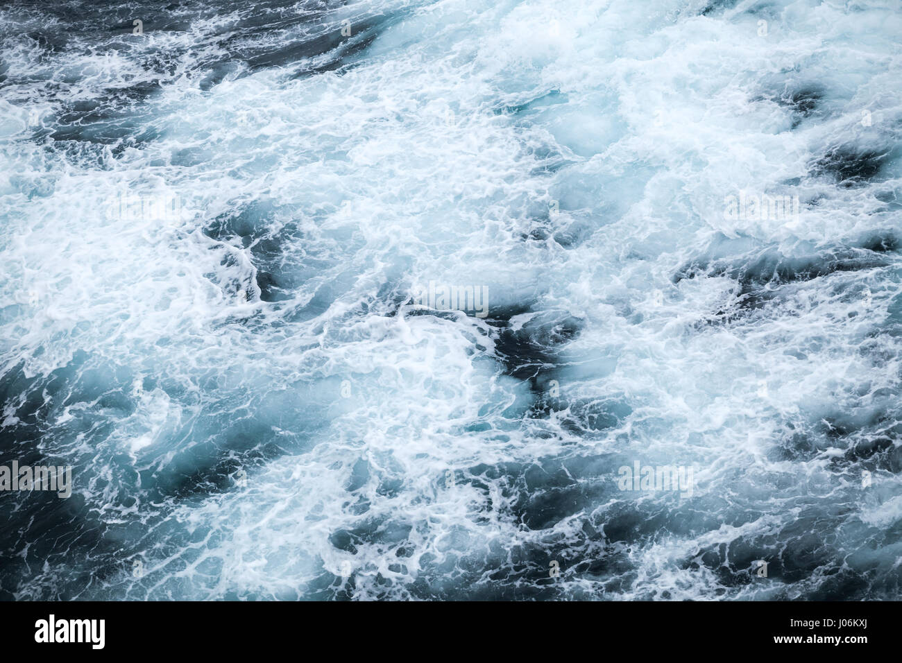 Stürmischen Nordatlantik Wasseroberfläche mit Schaum und Wellen, natürlichen Hintergrundfoto Stockfoto