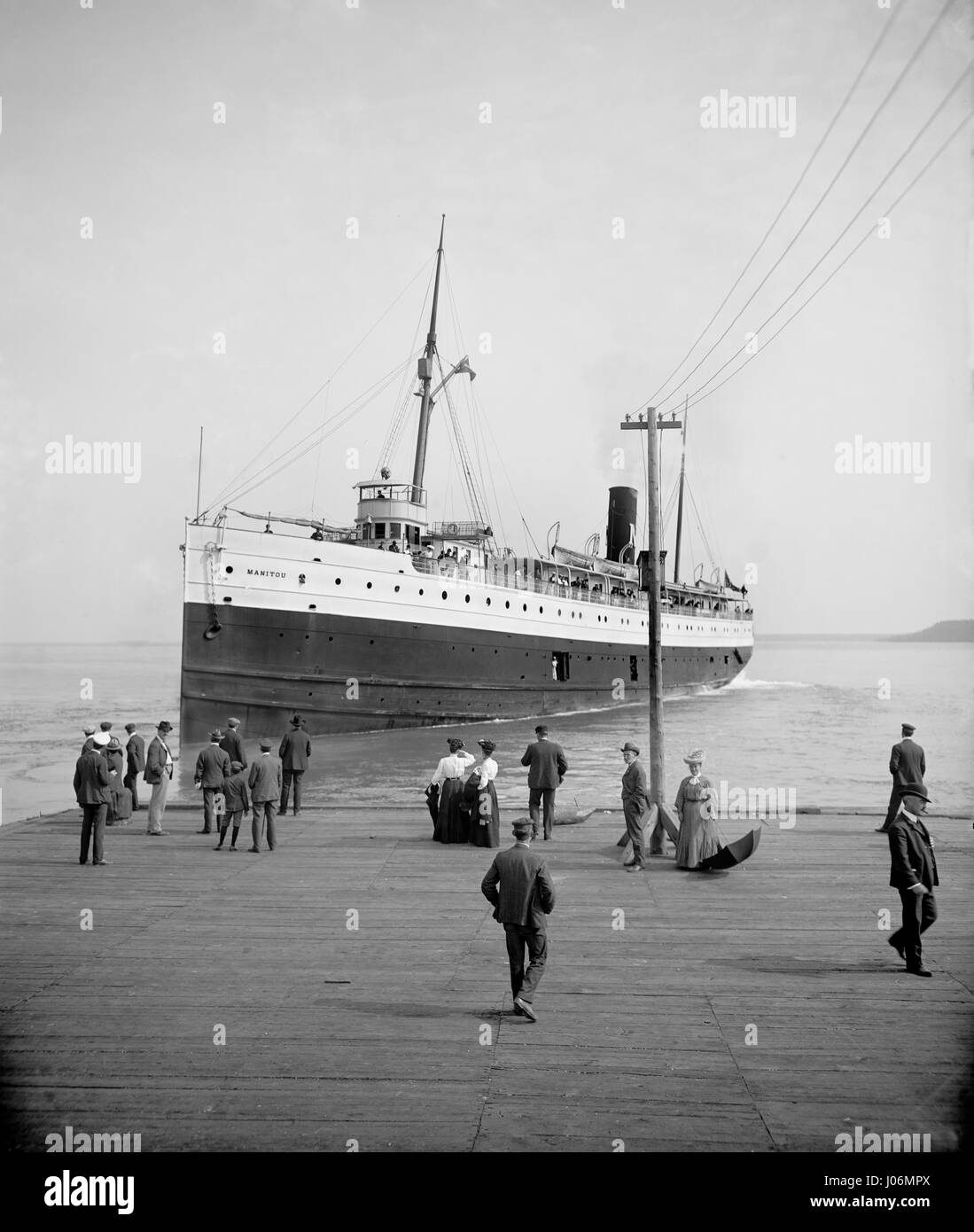 Dampfschiff Manitou am Dock, Mackinac Island, Michigan, USA, Detroit Publishing Company, 1900 Stockfoto