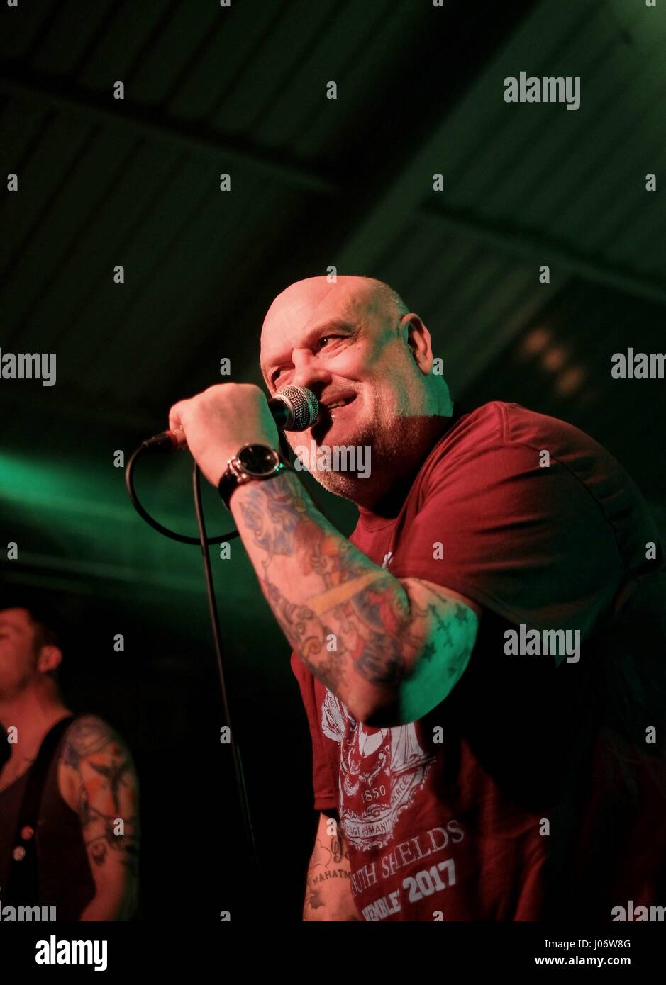 Thomas Mensies Mensforth mit britischen Punk-band Angelic Upstarts auf Pinkfest 2017, Motor Zimmer Southampton UK Stockfoto
