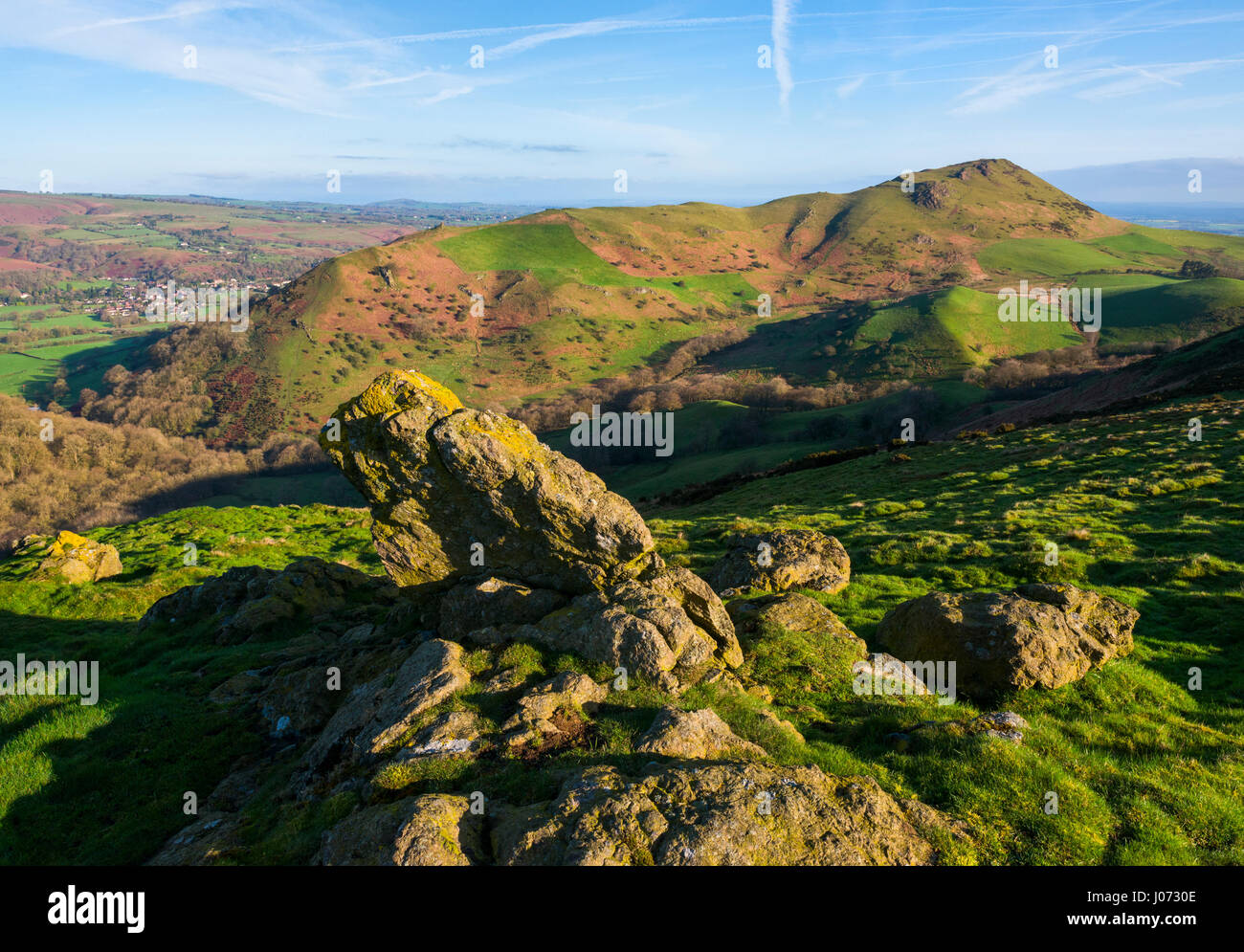 Caer Caradoc von Hope Bowdler Hill, Shropshire gesehen. Stockfoto