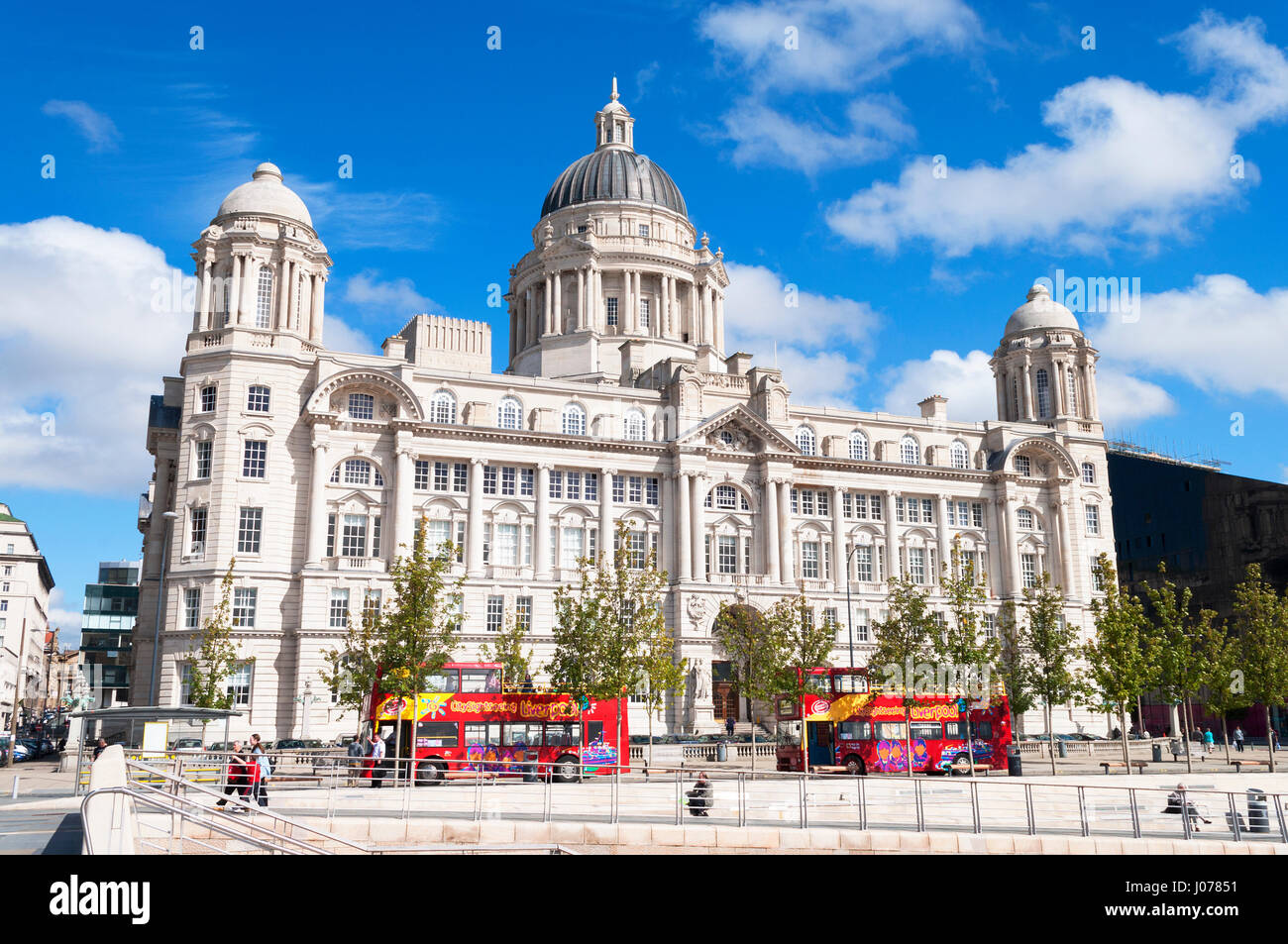 Der Hafen von Liverpool, aufbauend auf der berühmten "drei Grazien" Gebäude an der Uferpromenade von Liverpool, Stockfoto