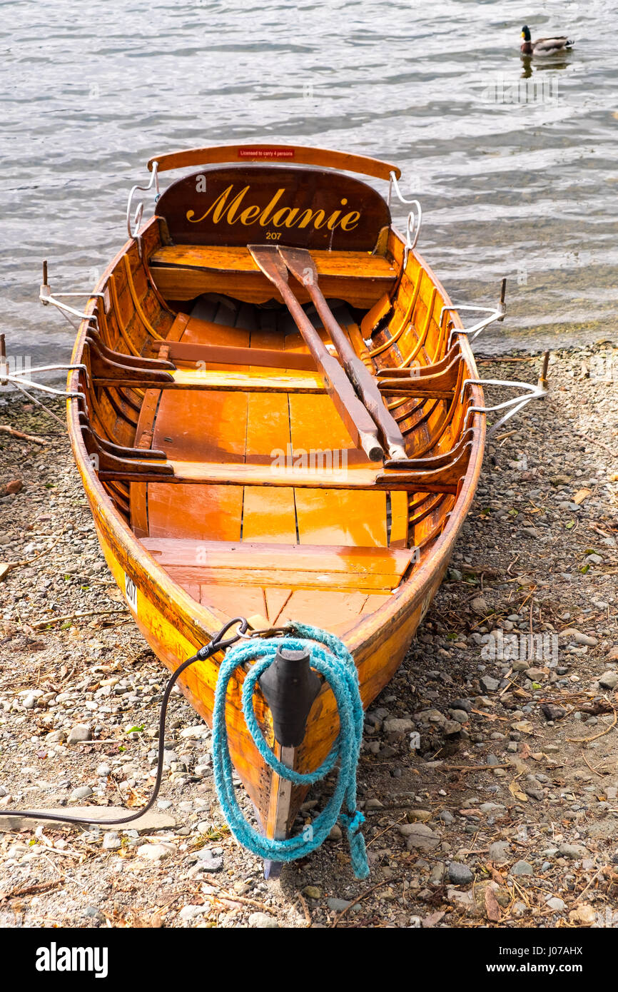 traditionelle hölzerne Ruderboote am Lake Windermere in der Nähe von Ambleside im englischen Lake district Stockfoto