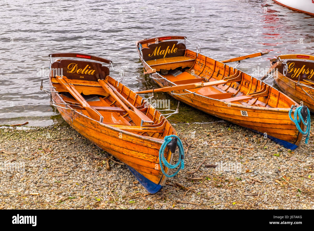traditionelle hölzerne Ruderboote am Lake Windermere in der Nähe von Ambleside im englischen Lake district Stockfoto