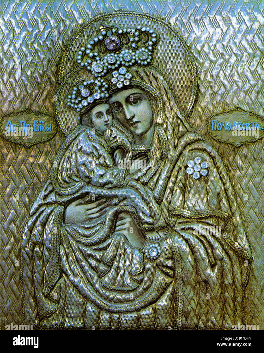 Dieses Bild aus dem Jahr 1945 erinnert an den Siegestag in Russland und zeigt Soldaten, die in einer Militärparade zum Ende des Zweiten Weltkriegs marschieren. Es ehrt die Tapferkeit und das Opfer der sowjetischen Streitkräfte während des Krieges. Stockfoto