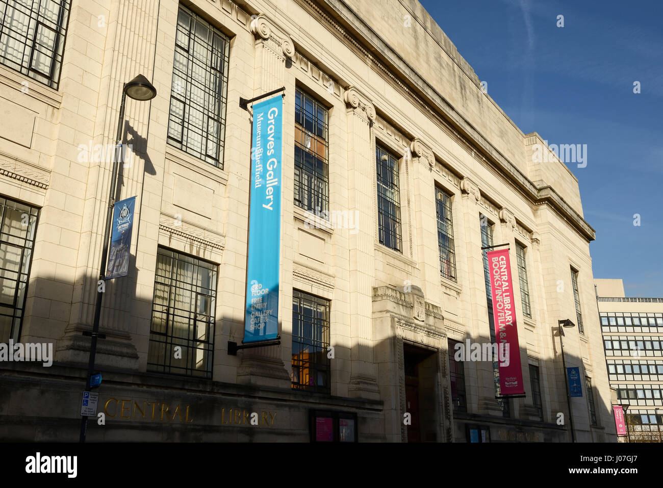 Außenseite des Graves-Galerie und Zentralbibliothek in Sheffield City centre uk Stockfoto