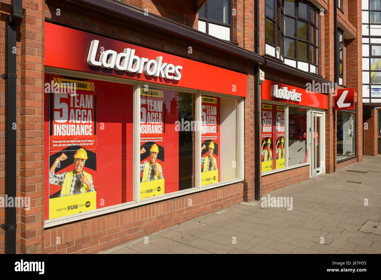 Ladbrokes Buchmacher Shops in Chester UK Stockfoto